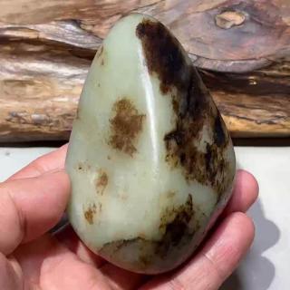 和田玉籽料的黑皮子其实是天然防晒霜留下的岁月印章✨