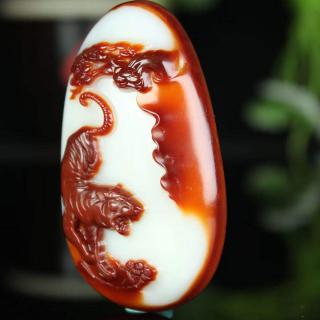 新疆和田玉虎啸山河挂件羊脂玉红皮籽料生肖虎玉吊坠十二生肖玉佩