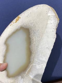一块新鲜石包玉,还没切,要几十万,你敢不敢尝试一下!