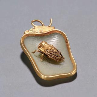 昨天婆婆过生日,大姑姐送了个吊坠,说是去新西兰旅游时买的,大姑姐走